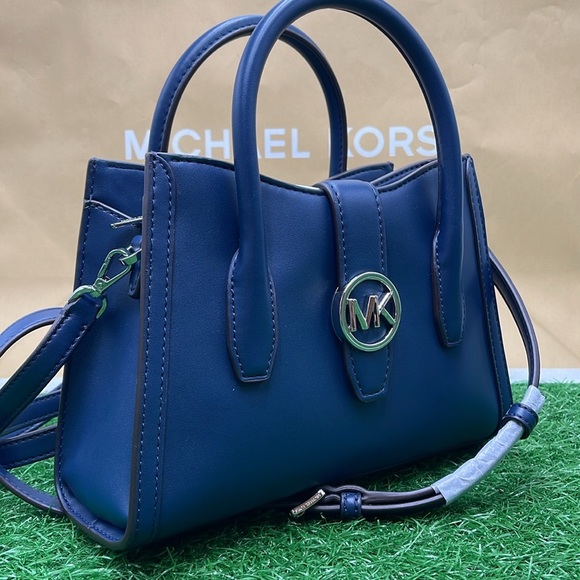 MICHAEL KORS
Gabby Small Faux Leather Satchel
COLOR NAVY
NWT - Picture 12 of 16